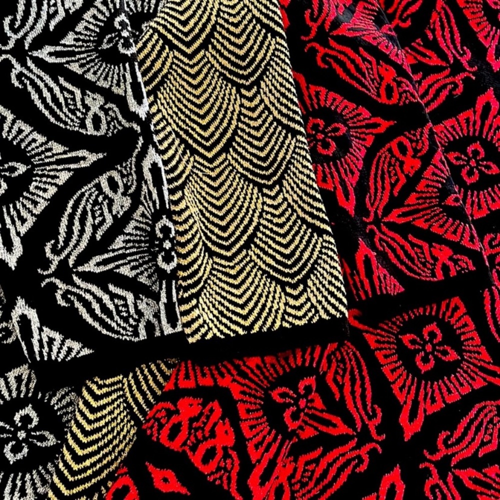 BUNDLE of 3 SWEATERS